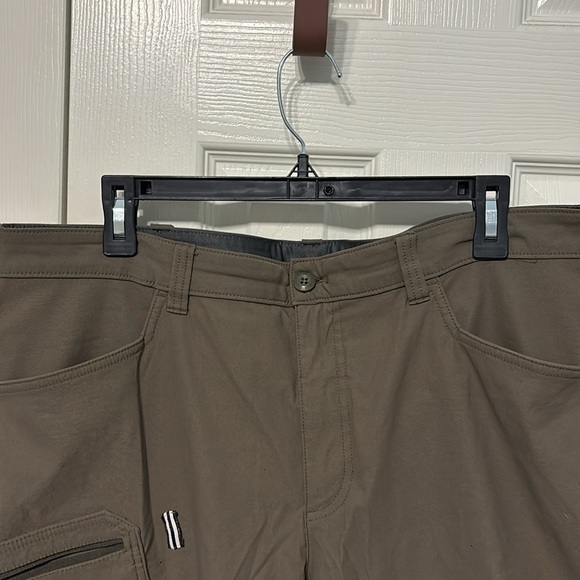 Eddie Bauer Rainer Shorts - Picture 2 of 11